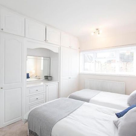 Villa 3 Bed House/Garden/Wi-Fi/Parking/Central Location Guildford Exterior foto
